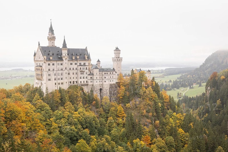 Neuschwanstein in autumn, Schwangau, Füssen, Allgäu, Bavaria, Germany