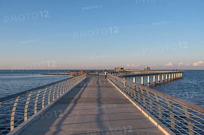 New 720 meter long pier in Prerow in the evening light, open since October 2024, Prerow, Darß, Mecklenburg-Western Pomerania, Germany