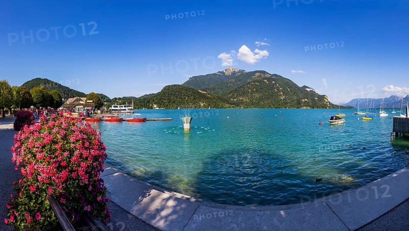 Lakeside promenade in Sankt Gilgen, Wolfgangsee, Salzkammergut, Salzburg, Austria