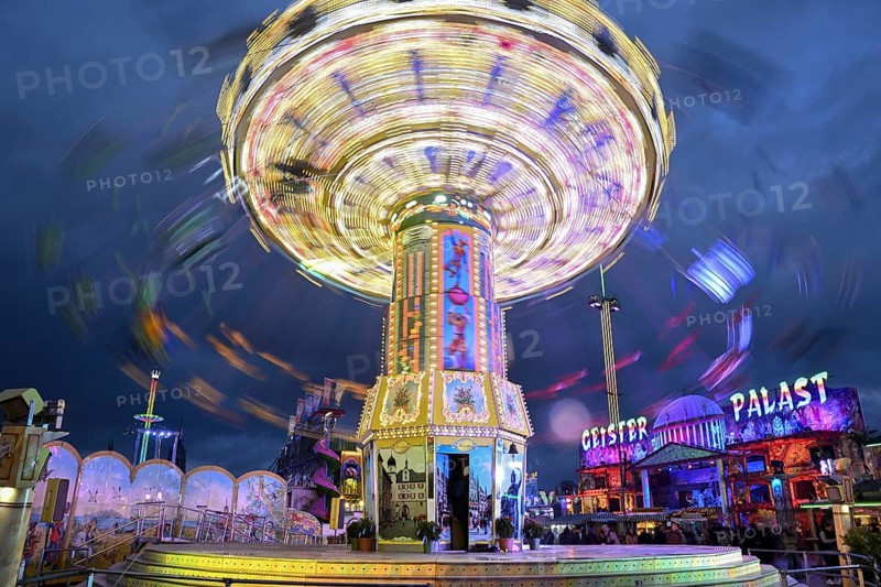 Chain carousel, blue hour, blue hour, Oktoberfest, Munich, Bavaria, Germany