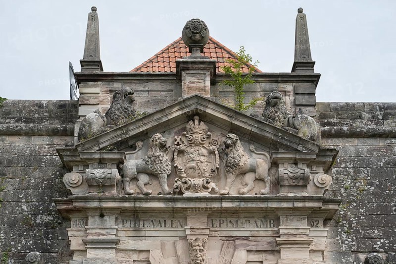 Fortress gate with coat of arms of Prince-Bishop Philipp Valentin Voit von Rieneck, Rosenberg Fortress, Upper Old Town, Kronach, Upper Franconia, Bavaria, Germany