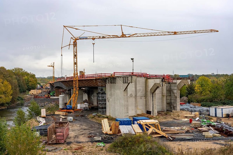 Four-lane new building of the town bypass in Wesel, B58n, here the bridge structure across the Lippe estuary into the Rhine, so far traffic flows through the town towards the Rhine bridge Wesel westwards, or vice versa, over 23, 000 vehicles use this route, after completion, traffic then runs between A3 in the east and A57 around the town, Wesel North Rhine-Westphalia