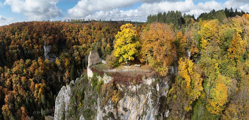 Aerial view, panorama from the viewpoint, shovels and Hausen Castle, also known as the Hausen ruins, surrounded by autumn vegetation, a ruin of a castle above the village of Hausen in the valley in the Upper Danube Valley, Beuron, Sigmaringen district, Baden-Württemberg, Germany