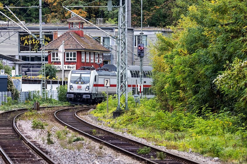 InterCity operated by Deutsche Bahn AG on the road between Stuttgart and Singen. The panoramic route through Stuttgart-West is part of the Gäu Railway. Stuttgart, Baden-Württemberg, Germany