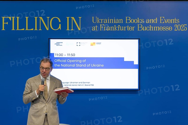 Minister of State for Culture Wolfram Weimer (non-party) and the Ukrainian Ambassador to Germany, Oleksiy Makeyev, open the Ukrainian national stand at the Frankfurt Book Fair. The 77th Frankfurt Book Fair takes place from 15 - 19 October 2025, Exhibition Grounds, Frankfurt am Main, Hesse, Germany