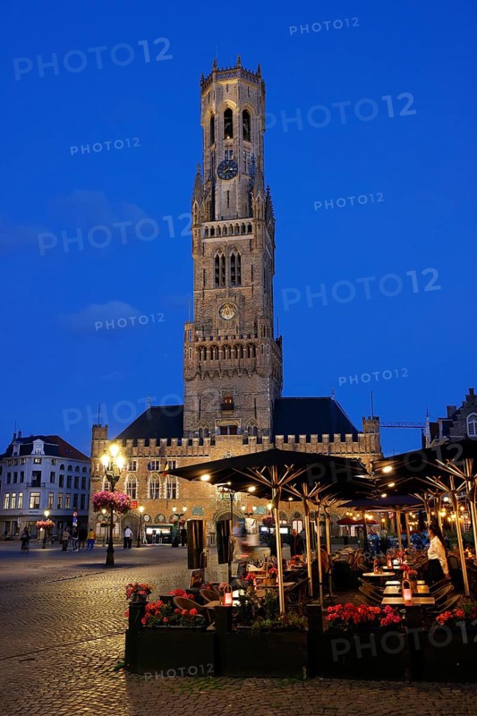 Illuminated Belfry in the historic city centre of Bruges in the evening light, Belfort and City Halls, City Halls at the Grote Markt, Market Square, UNESCO World Heritage Site, Bruges, Flanders, Belgium