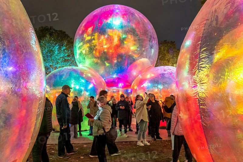 The 10th Essen Light Festival, in the city centre, second largest light art festival in Germany, light art on the Burgplatz, Evanescent light installation, by the Australian artist duo Atelier Sisu, large bubble-like spheres, with light and sound, Essen, North Rhine-Westphalia, Germany