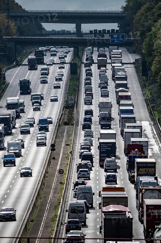 Traffic jam on the A3 motorway between the Hilden junction and the Mettmann junction, view to the south, traffic jam due to construction work, North Rhine-Westphalia, Germany