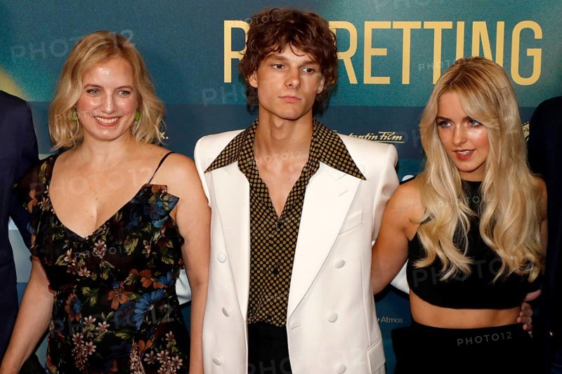 Producer Flavia Viotti, Mason Thames, Mckenna Grace and director Josh Boone at a fan event for All das Ungesagte zwischen uns - Regretting You at the Zoo Palast in Berlin on 12 October 2025