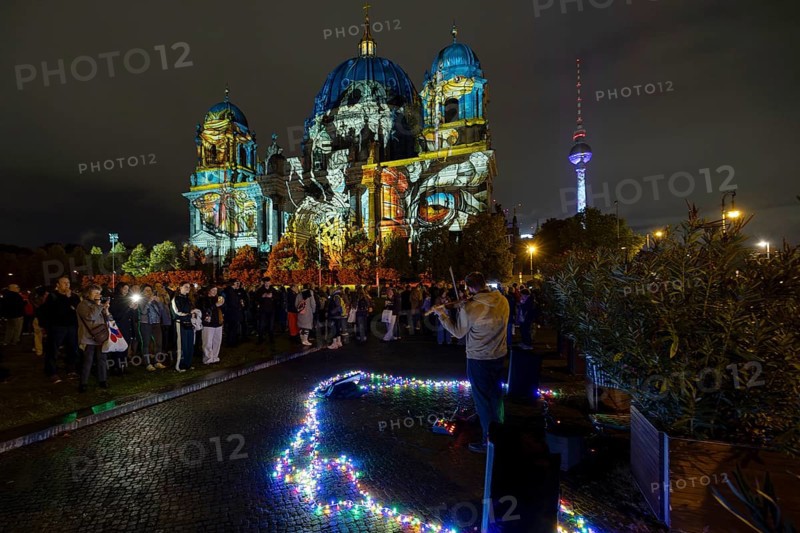 Berlin Cathedral, 21st BERLIN FESTIVAL OF LIGHTS, motto Let's Shine Together, light installations, 8 October 2025, Berlin, Germany, opening day in drizzle < english> 21st BERLIN FESTIVAL OF LIGHTS, motto Let's Shine Together, light installations, October 8, 2025, Berlin, Germany