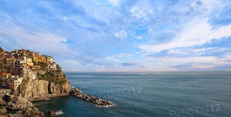 Manarola panorama with colorful buildings overlooking scenic shoreline. Cinque Terre landscapes in Italy in Amalfi Coast