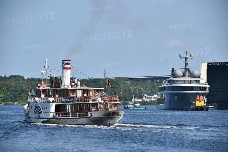 Paddle steamer, steamship Freya meets superyacht COSMOS in the Kiel Canal, Kiel Canal, Kiel Canal, Schleswig-Holstein, Germany