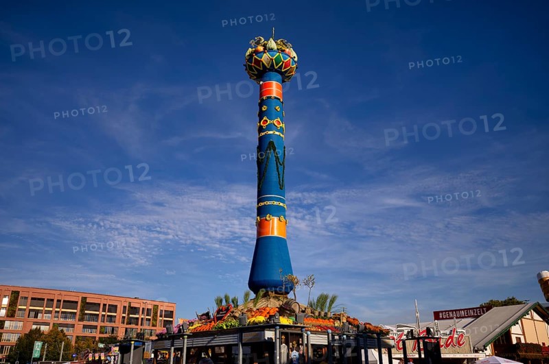 Fruit column, landmark, Cannstatter Wasen, funfair, carnival, spring festival, folk festival, Bad Cannstatt, Stuttgart, Baden-Württemberg, Germany