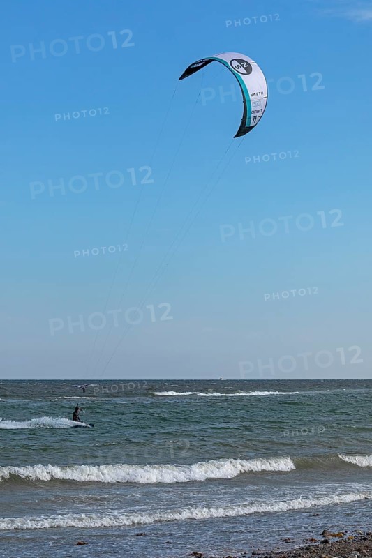 Kitesurfer, Baltic Sea, Falshöft, Pommerby, Schleswig-Holstein, Germany