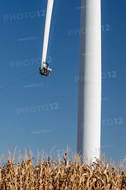 Luverne, Minnesota - Workers repair the cracked blade of a wind turbine