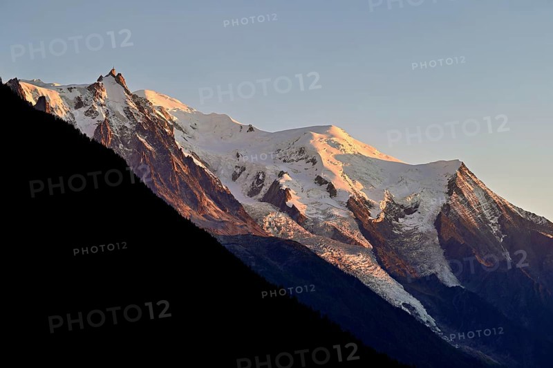 From left snow-covered Aiguille du Midi, Mont-Blanc, Vallot Hut, Dome du Goûter, Aiguille du Goûter, Chamonix-Mont-Blanc, Haute-Savoie, France