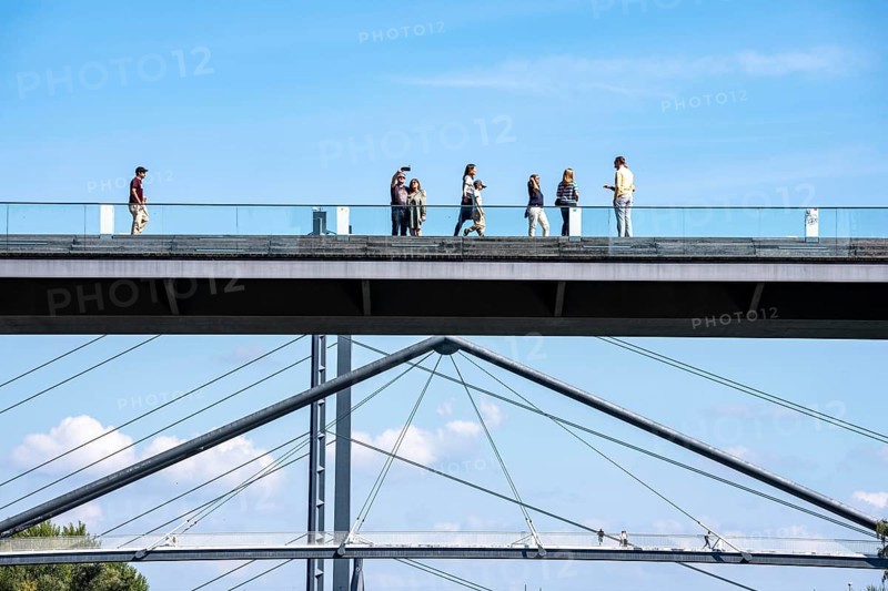 Bridges in Düsseldorf, in the foreground, the pedestrian and cycle bridge over the canal to the inner harbour, media harbour of Düsseldorf, behind it the Rheinkniebrücke, road bridge over the Rhine near Düsseldorf, Germany