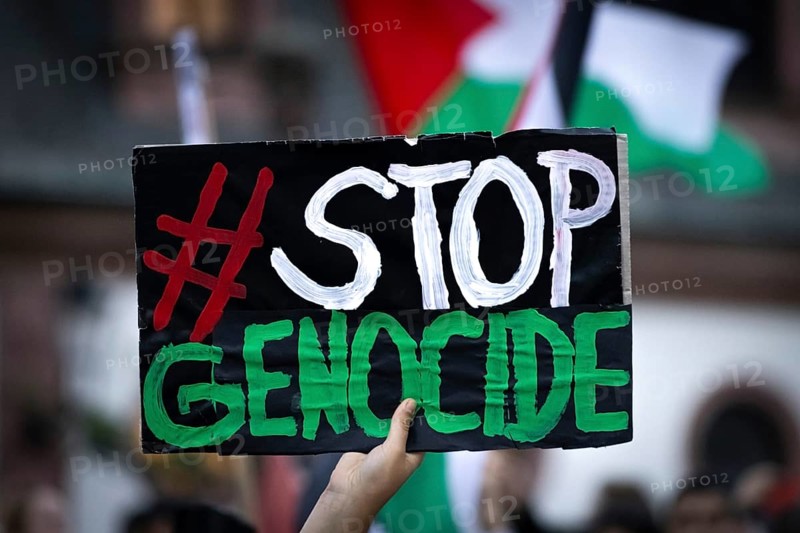 Around 1, 500 people take part in a pro-Palestine demonstration at the Hauptwache in Frankfurt am Main on 7 October 2025. The rally is accompanied by a massive police presence. Exactly two years ago, on 7 October 2023, the terrorist militia Hamas killed more than 1, 100 people in an attack on Israel. Since Israel's subsequent intervention in the Gaza Strip, there have been repeated pro-Palestinian demonstrations throughout Germany