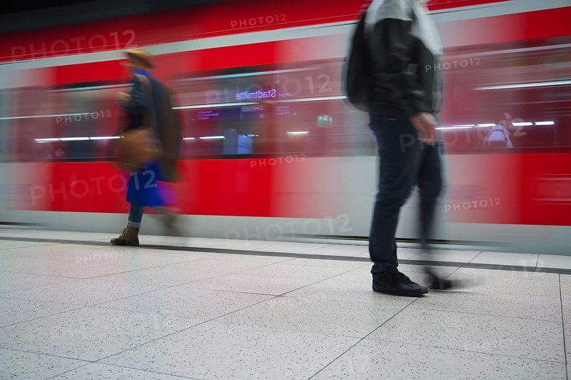Underground arriving S-Bahn, train, class 420 in traffic red, platform, stop, Stadtmitte station, travellers, passengers, public transport, movement effect, VVS, Verkehrsverbund Stuttgart, local transport, Stuttgart, Baden-Württemberg, Germany