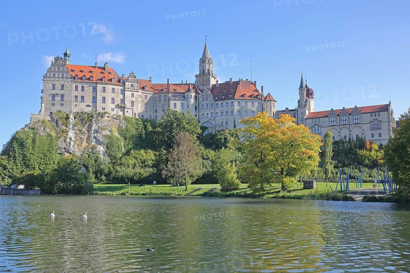 Hohenzollern Castle and Danube, river bank with autumn colours, landmark, castle, Sigmaringen, Swabian Alb, Baden-Württemberg, Germany