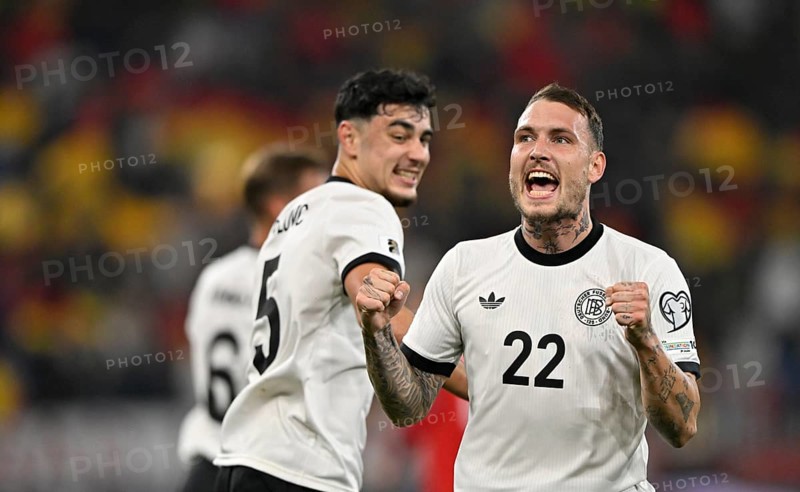 Goal celebration David Raum GER (22) Gesture Gesture Aleksandar Pavlovic GER (05) World Cup qualifier, international match, Germany v Luxembourg, PreZero Arena, Sinsheim, Baden-Württemberg, Germany