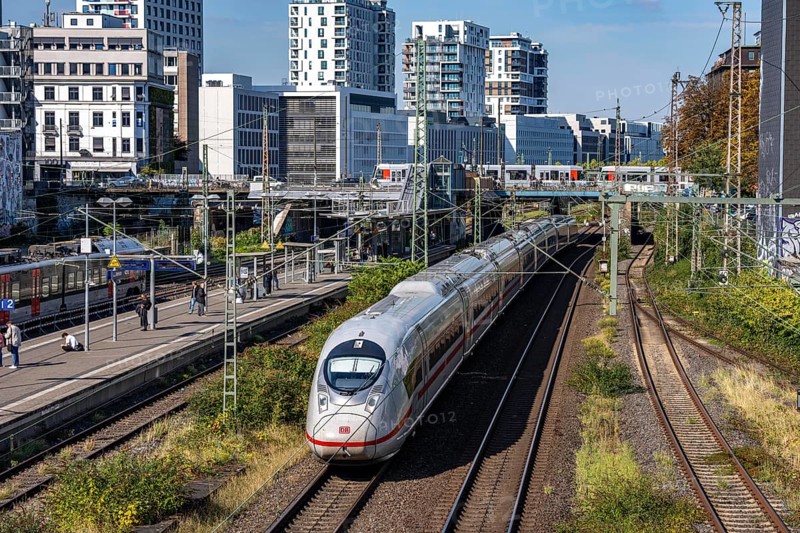 Wehrhahn railway station, railway line in Düsseldorf, along Toulouser Allee, residential area, office building, on former railway premises, goods station, industrial estates, ICE, North Rhine-Westphalia, Germany