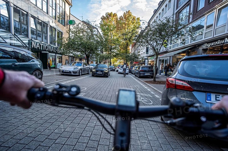 Cycling in the city, city centre road, cycle lane, two-wheeled traffic has priority, 30 km/h zone, cyclists' perspective, Essen, North Rhine-Westphalia, Germany