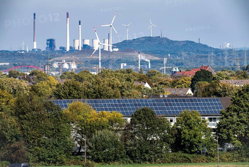 View over the western Ruhr area, from Essen-Haarzopf, housing estate with large photovoltaic system, over the north of Essen, to Gladbeck, Mottbruch spoil tip with wind turbine, to Gelsenkirchen, UNIPER coal-fired power station Scholven and wind turbines on the Scholven spoil tip, North Rhine-Westphalia, Germany