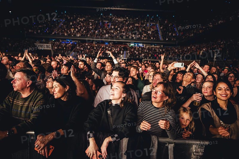 Publikum bei Parcels live in der Berliner Max-Schmeling-Halle am 04.10.2025