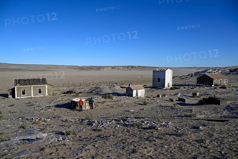 Alte Gebäude und Wasserbecken in Grillenthal, einst Versorgungsstation für Frischwasser, Diamentensperrgebiet, bei Lüderitz, Region Karas, Namibia