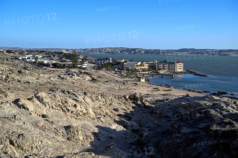 Blick vom Diamantenberg auf die Lüderitz-Bucht mit dem Lüderitz Nest Hotel, Lüderitz, Region Karas, Namibia