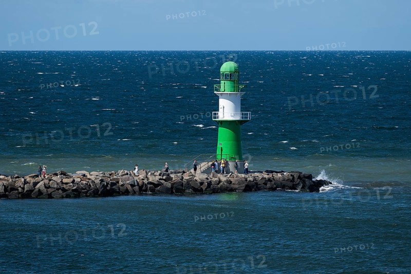 Green-white lighthouse, pier light west pier, waves, sea, Baltic Sea, Warnemünde, Rostock, Mecklenburg-Western Pomerania, Germany