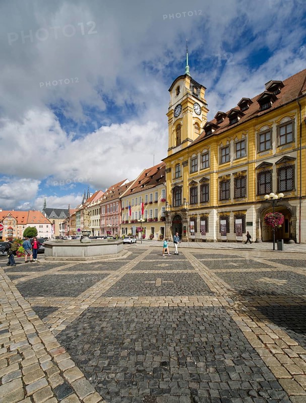 Old town centre and town hall in Baroque style, protected cultural monument, Roland Fountain, market square, Cheb, Eger, Egerland, Bohemia, Czech Republic, Czech Republic