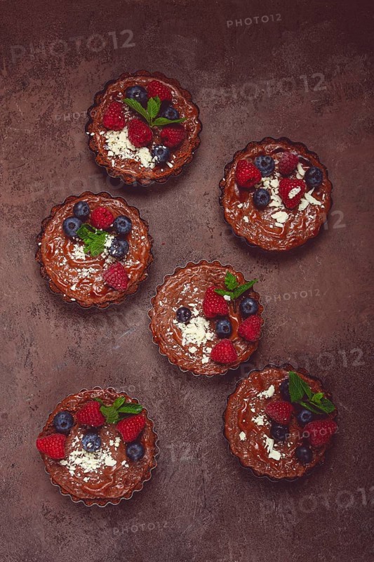 Chocolate tartlets, stuffed with cottage cheese and berries, breakfast, homemade, no people