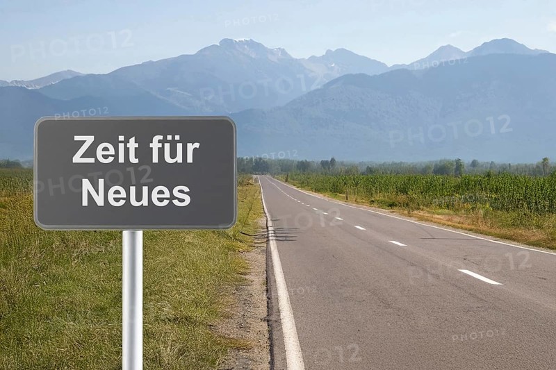 (Photomontage) A sign on a country road points in the direction of ZEIT FÜR NEUES