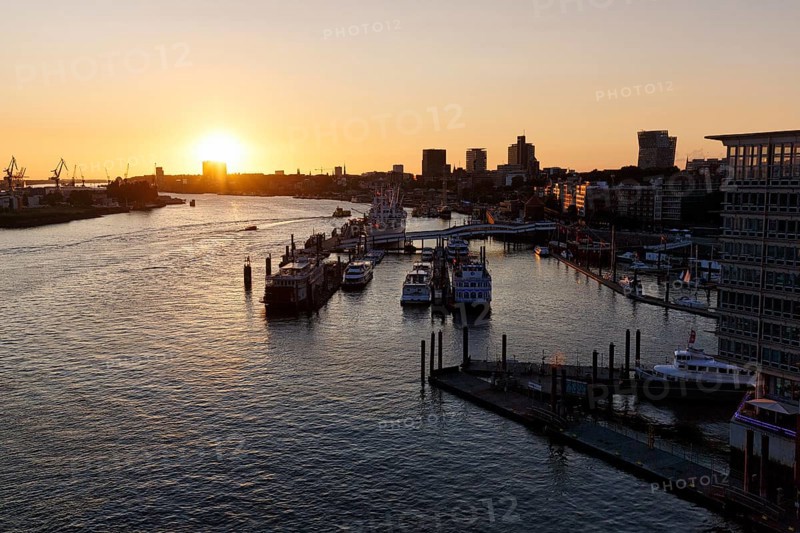 Hamburg harbour, view from the Elbphilharmonie over the Elbe at sunset, jetty, cranes of the container port on the horizon, Hamburg, Germany