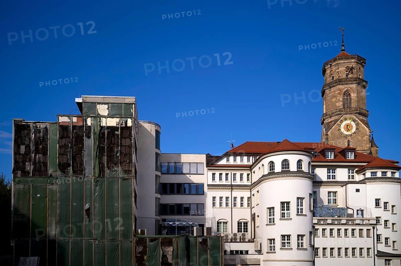Construction site, controversial building project of René Benko's insolvent Signa company, logo, ongoing insolvency proceedings, ZWEIHOCHFÜNF agency, former Galeria Kaufhof, Königsstrasse, Schulstrasse, collegiate church, Stuttgart, Baden-Württemberg, Germany