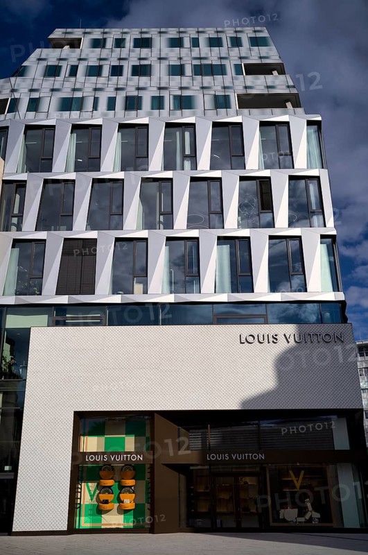 Louis Vuitton Brand Store, logo, retail shop, Dorotheen Quartier, DOQU, shopping mall, Stuttgart, Baden-Württemberg, Germany
