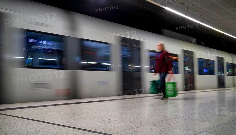 Underground incoming S-Bahn, train, Class 420 Generation 2025, platform, passengers, travellers, stop, Stadtmitte station, public transport, movement effect, Stuttgart, Baden-Württemberg, Germany