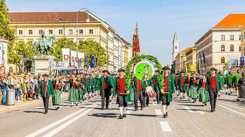 Dietershofen firearms club from Unterallgäu, traditional traditional costume and marksmen's parade, Oktoberfest, Munich, Upper Bavaria, Bavaria, Germany
