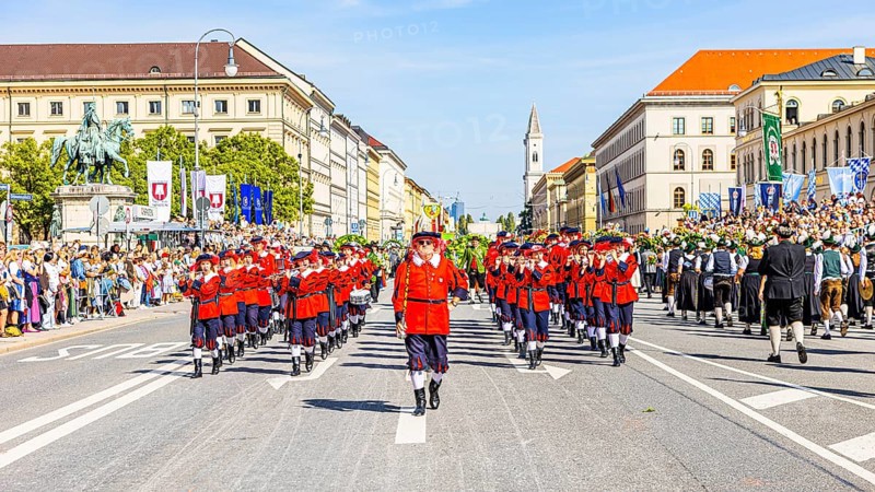 Marching band of the Teisnach volunteer fire brigade in Lower Bavaria, traditional traditional costume and rifle procession, Oktoberfest, Munich, Upper Bavaria, Bavaria, Germany