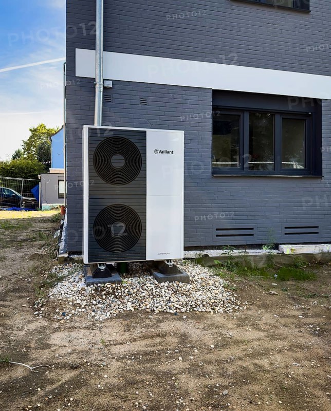 An air heat pump in the front garden of a renovated detached house in Düsseldorf, Germany