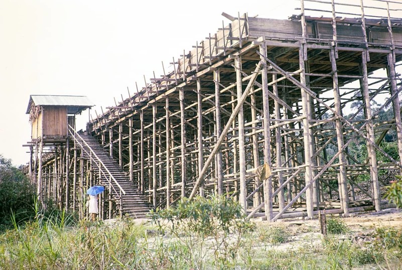 Open Cast gravel-pumping tin mine Malaya, Malaysia, south east Asia 1964 - pumping raises the slurry from the sump to an elevated wooden sluice level called a palong