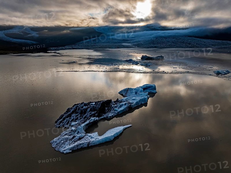 Icebergs, ice floes, glacial lake, glacier, summer, evening mood, aerial view, Fjallsjökull, Vatnajökull National Park, Iceland