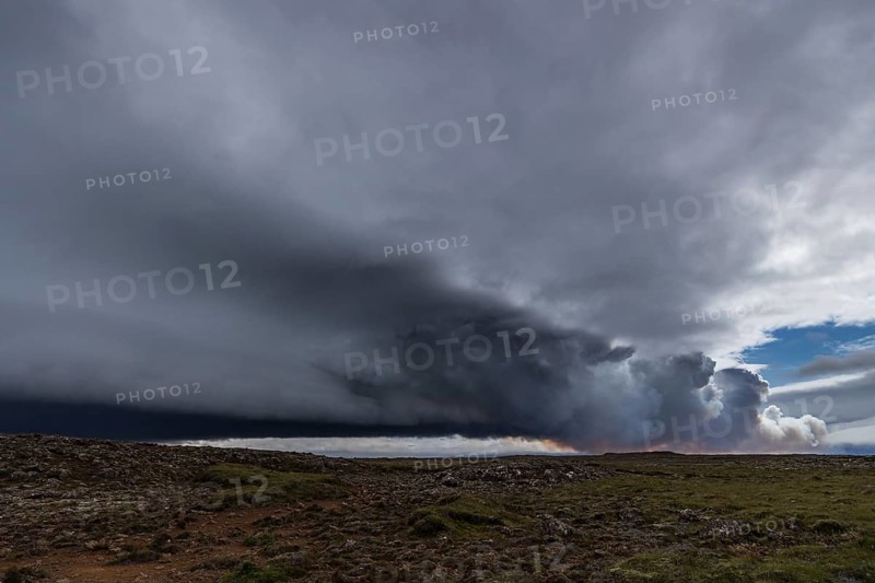 Gas cloud, volcano, volcanic eruption, Sundhnúkur crater, eruption July 2025, summer, Reykjanes Peninsula, Iceland