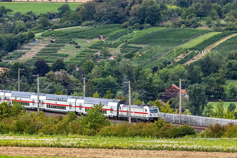 Enztal bridge with InterCity. Double-track railway overpass of the high-speed line from Mannheim to Stuttgart with a length of 1044 metres // 24.08.2025: Vaihingen an der Enz, Baden-Württemberg, Germany