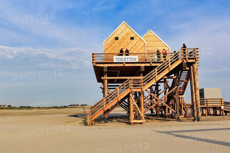 Pile dwelling, toilet house on the beach, walker, Sankt Peter-Ording, Eiderstedt peninsula, Wadden Sea National Park, North Sea, North Frisia, Schleswig-Holstein, Germany
