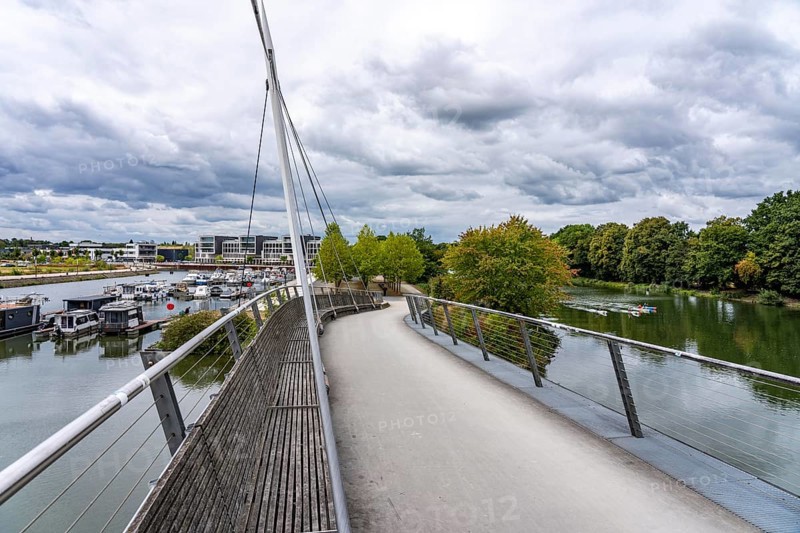 Cycle path, footpath at the new Graf Bismarck urban quarter on the Rhine-Herne Canal, residential and commercial development on the site of the power station of the former Graf Bismarck colliery, marina, on the canal, in Gelsenkirchen, North Rhine-Westphalia, Germany