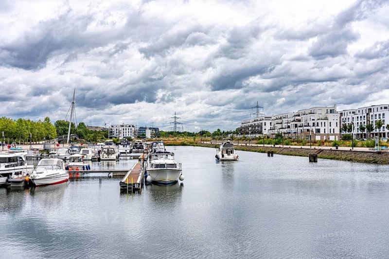 New Graf Bismarck urban quarter on the Rhine-Herne Canal, residential and commercial development on the site of the former Graf Bismarck colliery power station, marina, on the canal, in Gelsenkirchen, North Rhine-Westphalia, Germany