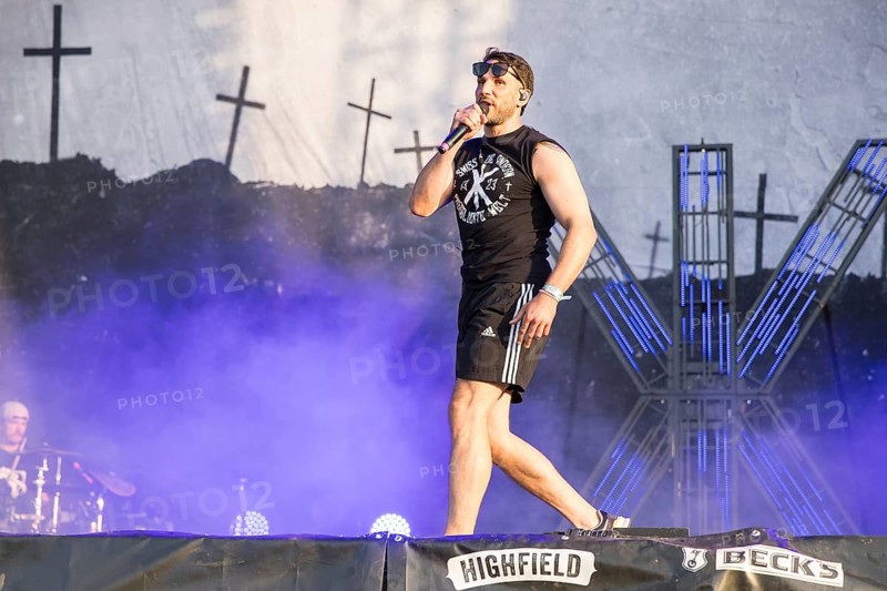 Swiss, singer of the band Swiss und die Andern at the Highfield Festival on Saturday, Störmthaler See, 16.08.2025